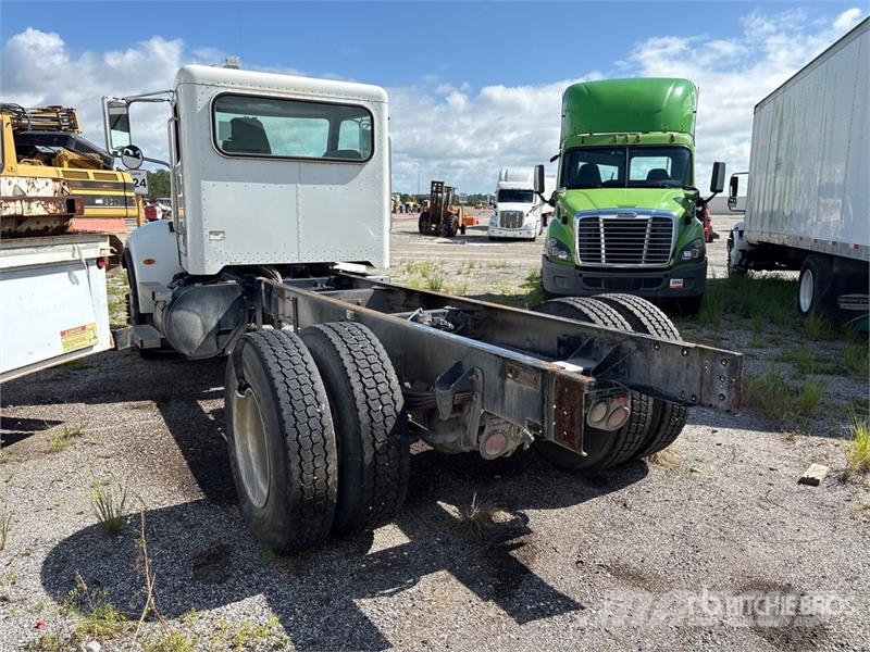 Peterbilt 337 Cabins and interior