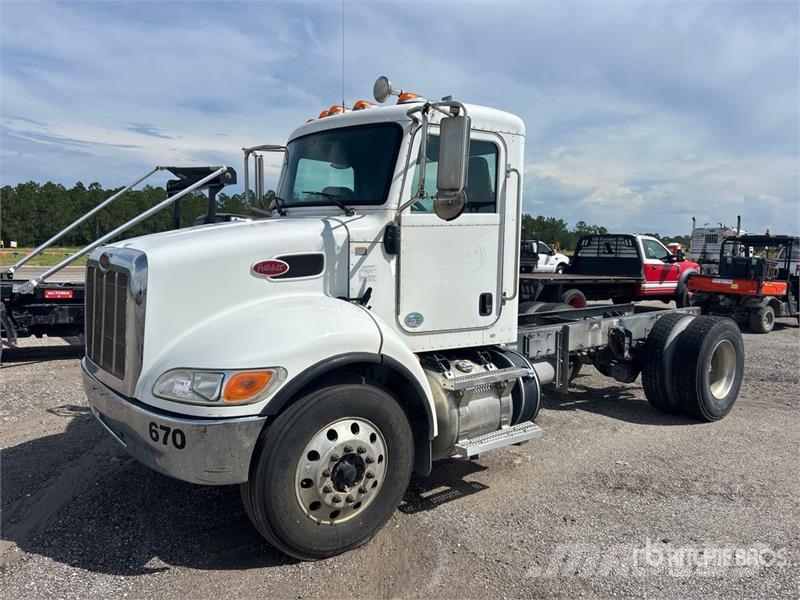 Peterbilt 337 Cabins and interior
