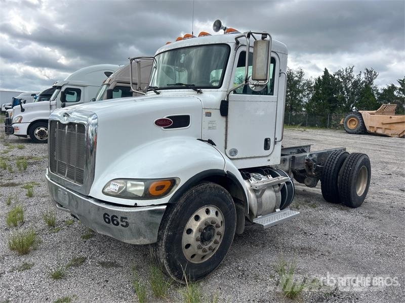 Peterbilt 337 Cabins and interior