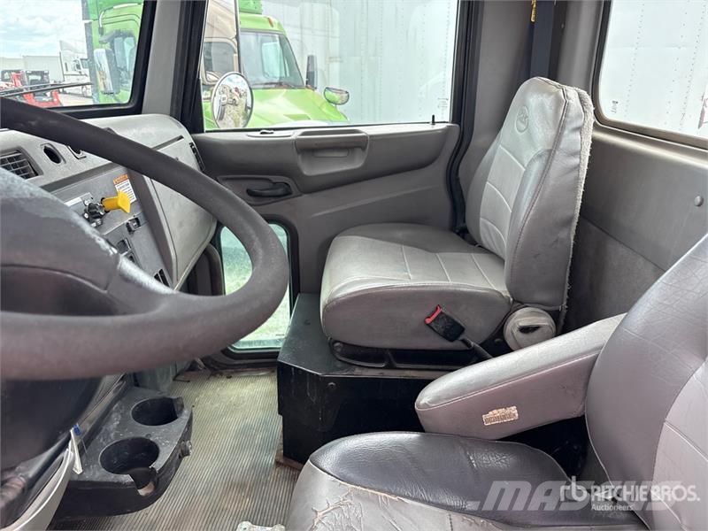 Peterbilt 337 Cabins and interior