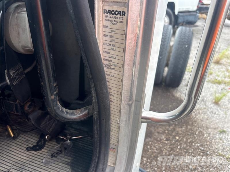 Peterbilt 337 Cabins and interior