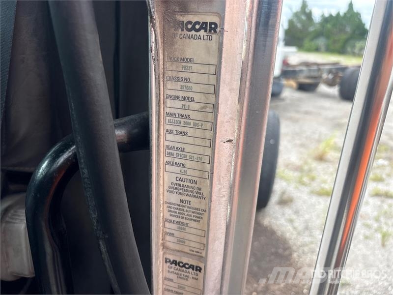Peterbilt 337 Cabins and interior