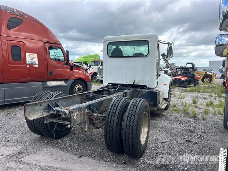 Peterbilt 337 Cabins and interior