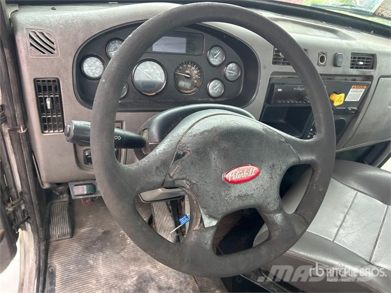 Peterbilt 337 Cabins and interior