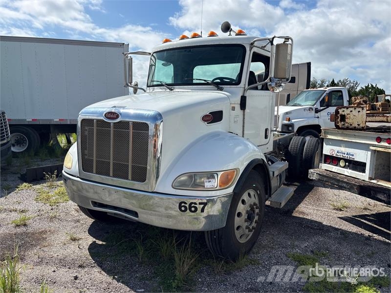 Peterbilt 337 Cabins and interior