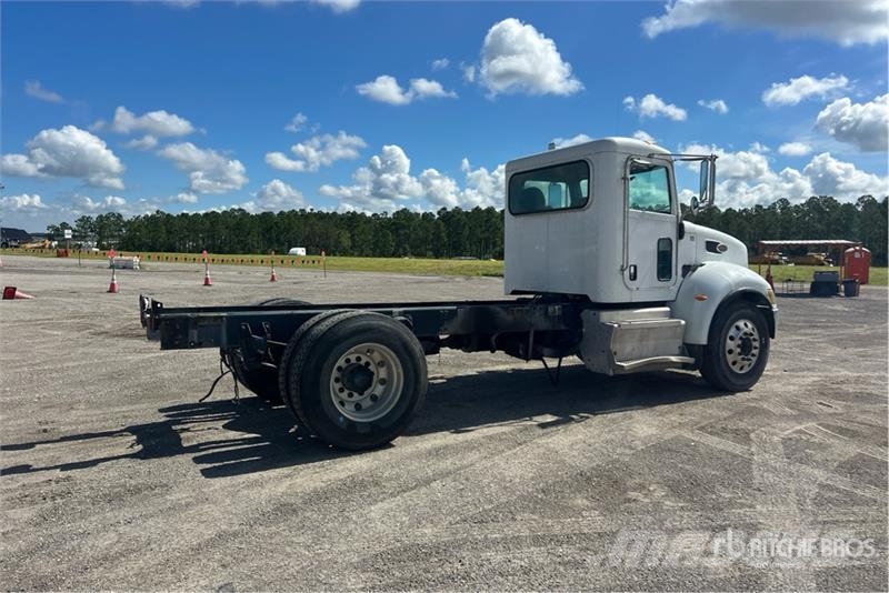 Peterbilt 337 Kabine i unutrašnjost