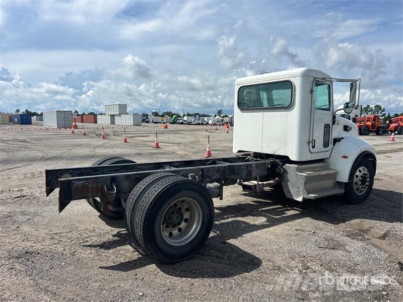 Peterbilt 337 Cabins and interior