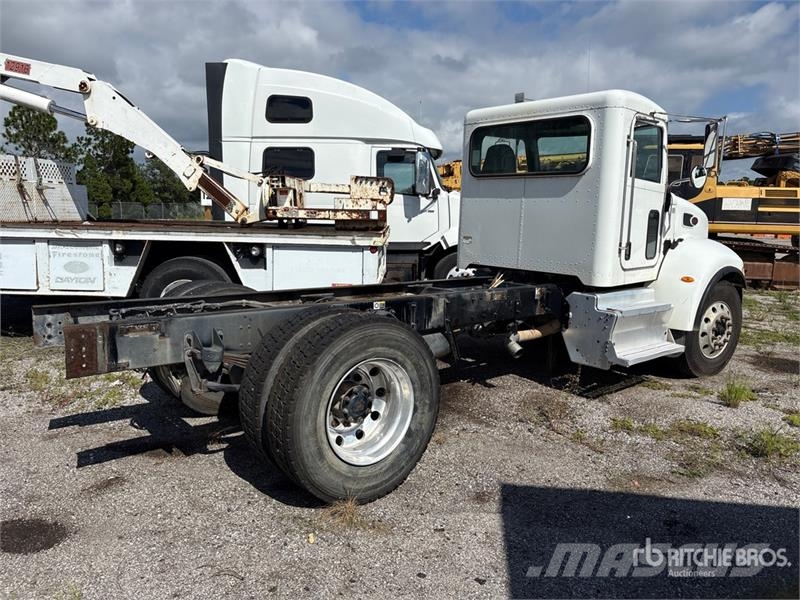 Peterbilt 337 Cabins and interior