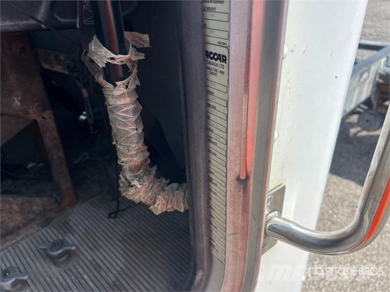 Peterbilt 337 Cabins and interior
