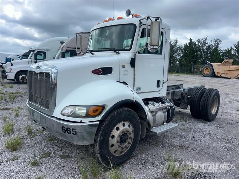 Peterbilt 337 Cabins and interior