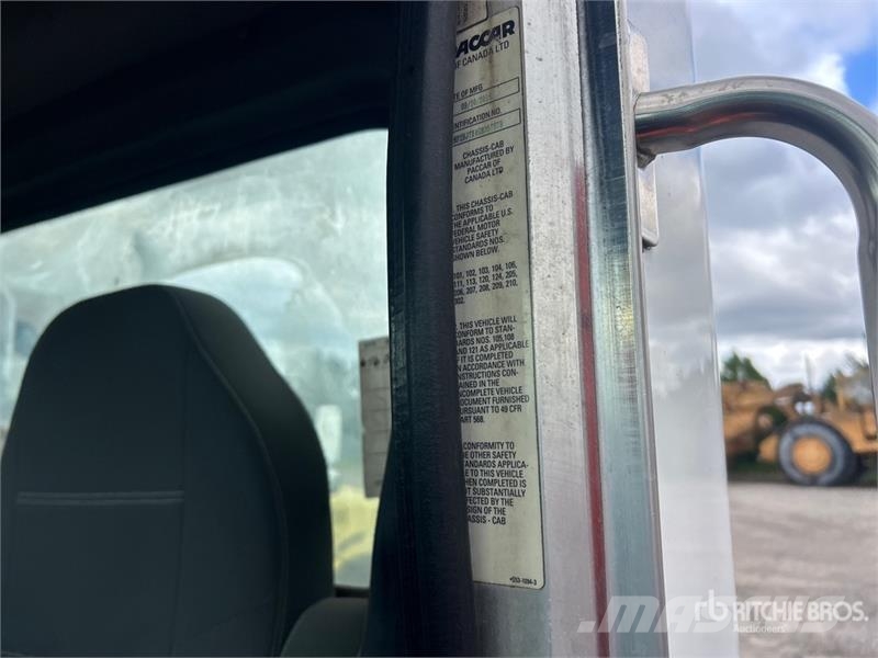 Peterbilt 337 Cabins and interior