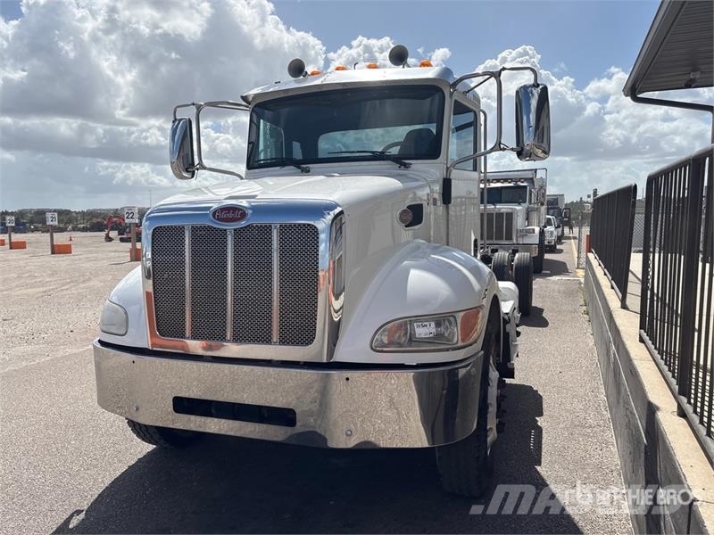 Peterbilt 337 キャビン及び内装