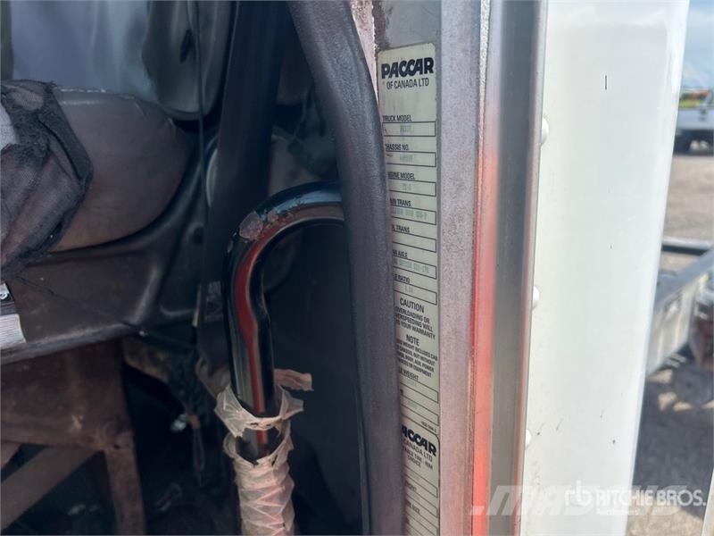 Peterbilt 337 Cabins and interior