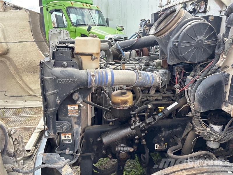 Peterbilt 337 Cabins and interior