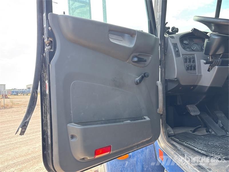 Peterbilt 337 4x2 Flatbed Truck Camiones plataforma
