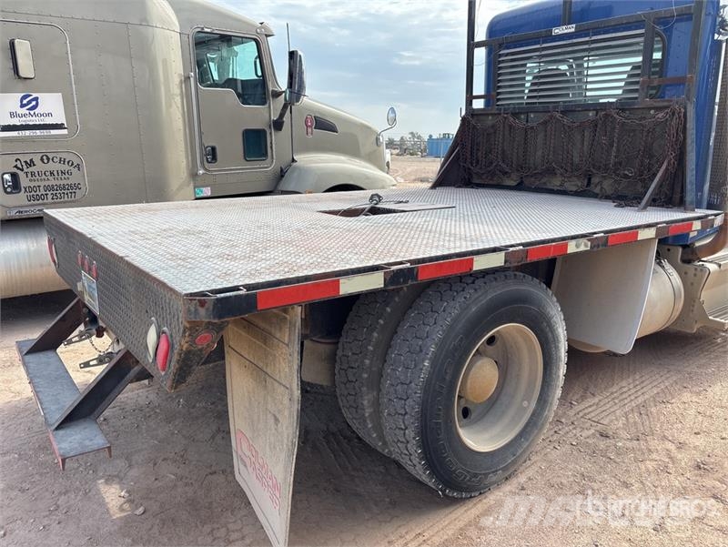Peterbilt 337 4x2 Flatbed Truck Camiones plataforma