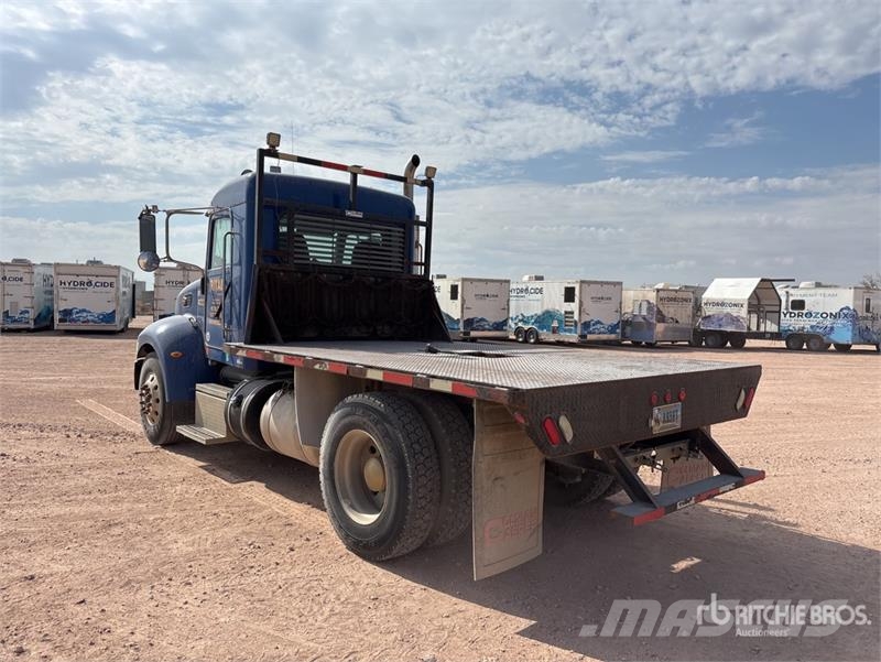 Peterbilt 337 4x2 Flatbed Truck Camiones plataforma