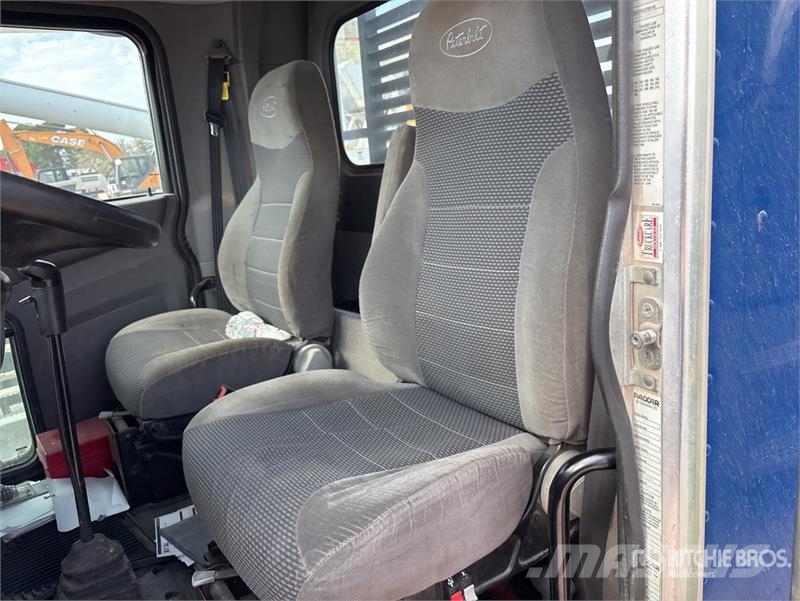 Peterbilt 337 4x2 Flatbed Truck Camiones plataforma