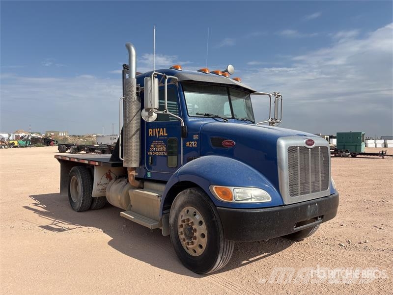 Peterbilt 337 4x2 Flatbed Truck Camiones plataforma
