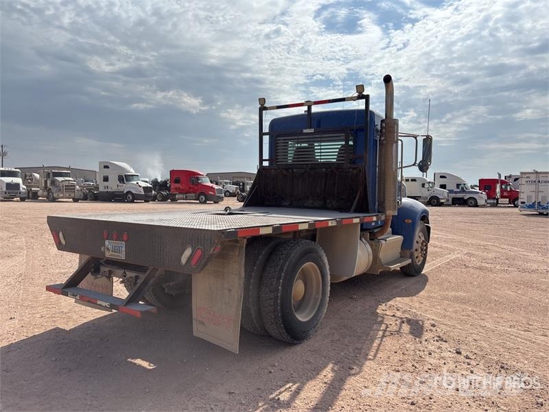 Peterbilt 337 4x2 Flatbed Truck Camiones plataforma