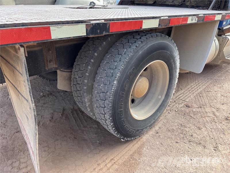 Peterbilt 337 4x2 Flatbed Truck Camiones plataforma