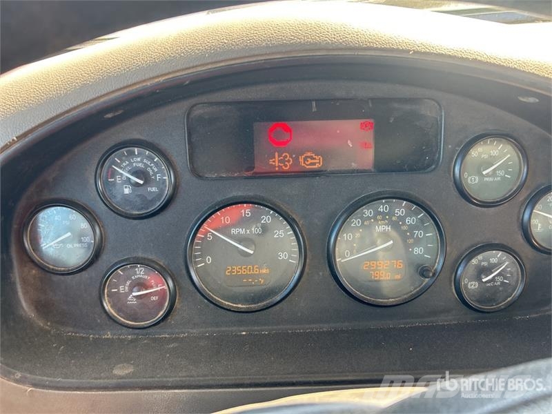 Peterbilt 337 4x2 Fuel and Lube Truck Cisternové vozy