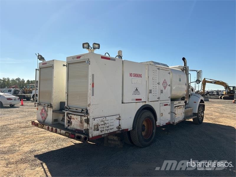 Peterbilt 337 4x2 Fuel and Lube Truck Cisternové vozy