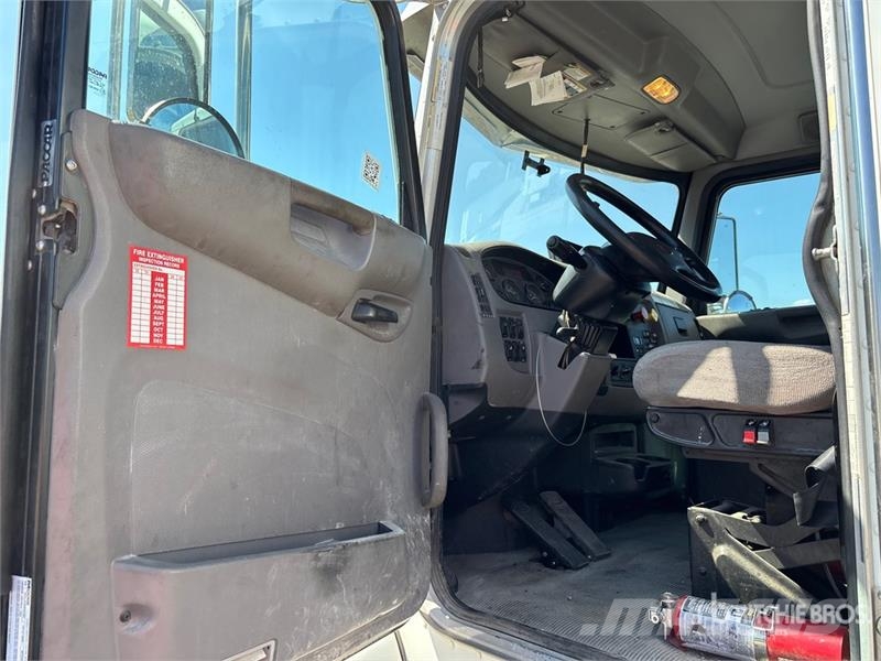 Peterbilt 348 صهاريج مياه
