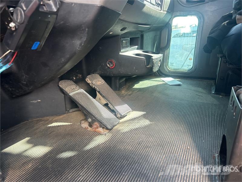 Peterbilt 348 Kamioni sa otvorenim sandukom