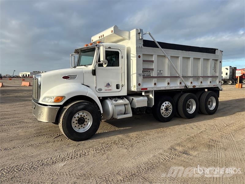 Peterbilt 348 Pašizgāzējs