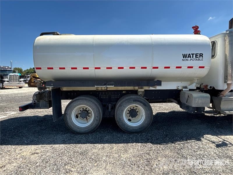 Peterbilt 348 صهاريج مياه