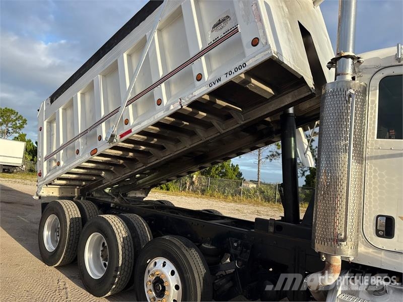 Peterbilt 348 Pašizgāzējs