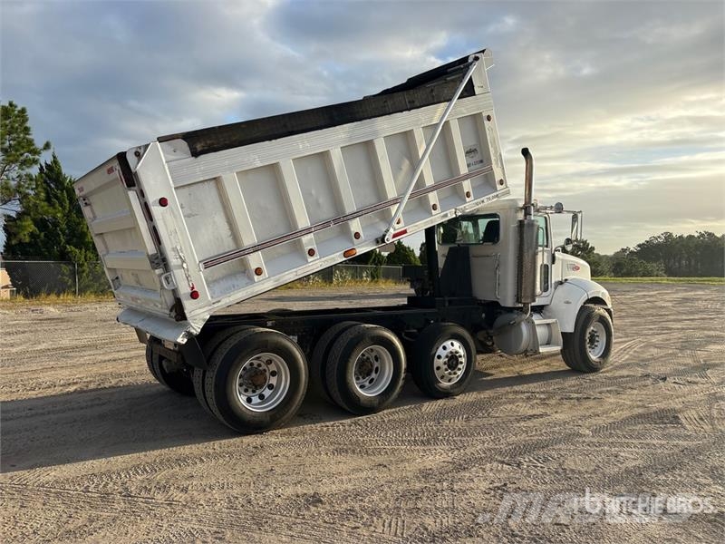 Peterbilt 348 Pašizgāzējs