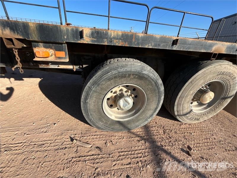 Peterbilt 348 Вантажівки-платформи/бокове розвантаження