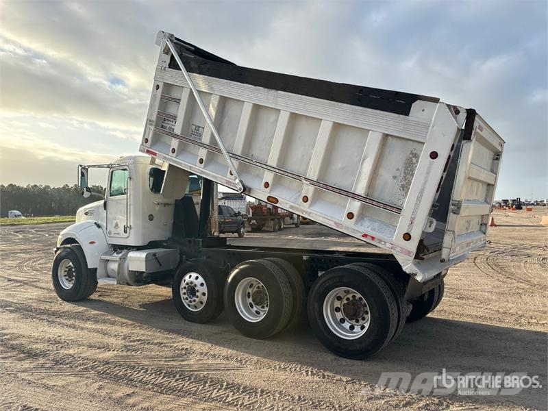 Peterbilt 348 Pašizgāzējs