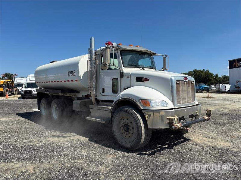 Peterbilt 348 صهاريج مياه