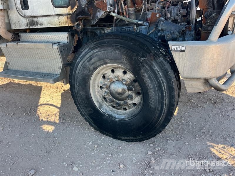 Peterbilt 348 Вантажівки-платформи/бокове розвантаження