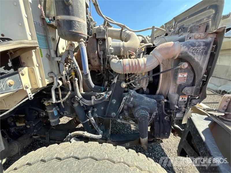 Peterbilt 348 صهاريج مياه
