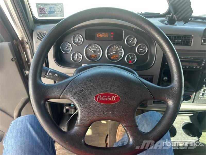 Peterbilt 348 Kamioni sa otvorenim sandukom
