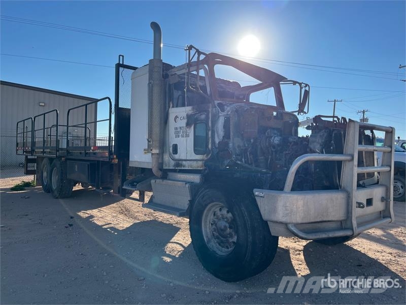 Peterbilt 348 Вантажівки-платформи/бокове розвантаження