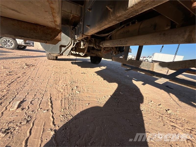 Peterbilt 348 Вантажівки-платформи/бокове розвантаження