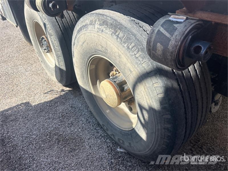 Peterbilt 348 Kamioni sa otvorenim sandukom