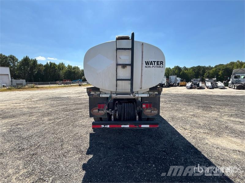 Peterbilt 348 صهاريج مياه