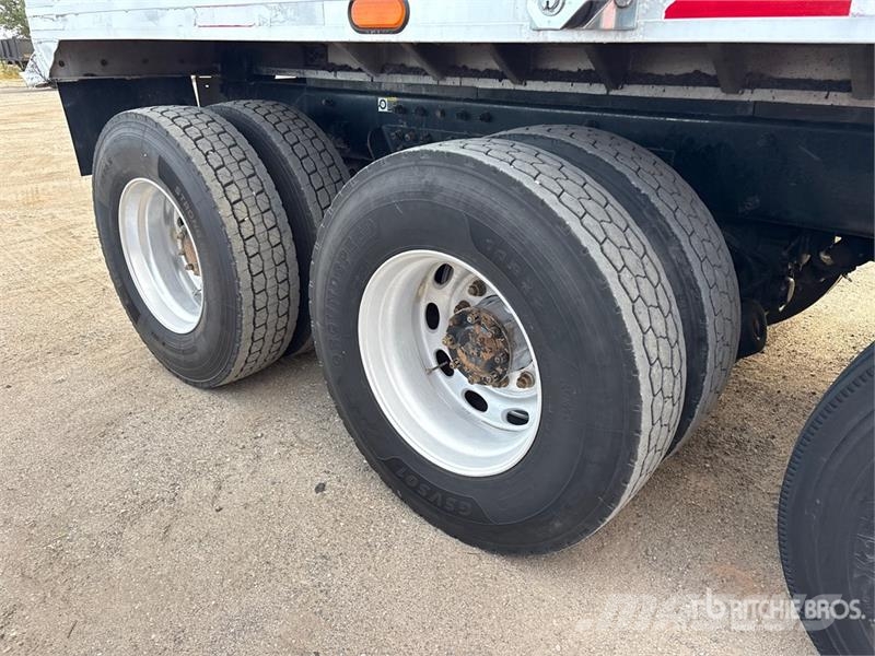 Peterbilt 348 Pašizgāzējs