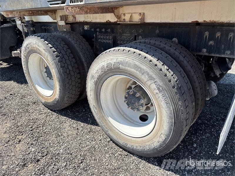 Peterbilt 348 صهاريج مياه