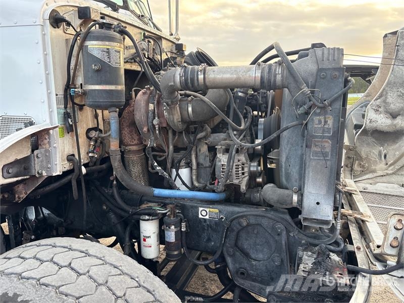 Peterbilt 348 Pašizgāzējs