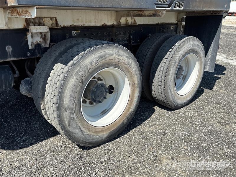 Peterbilt 348 صهاريج مياه