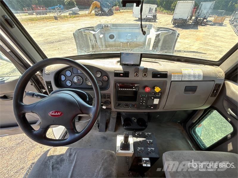 Peterbilt 348 صهاريج مياه