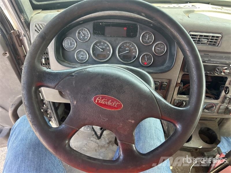 Peterbilt 348 شاحنات مزدوجة / خلخلة