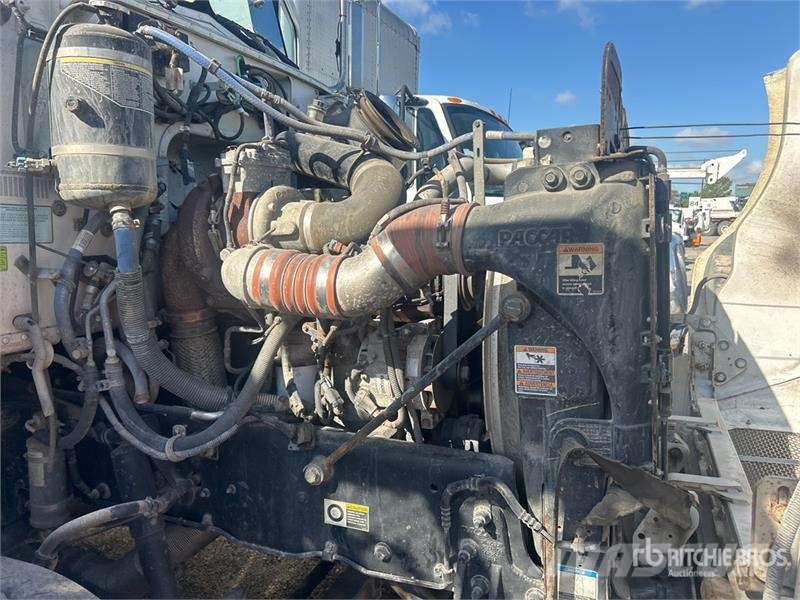 Peterbilt 348 Kamioni sa otvorenim sandukom